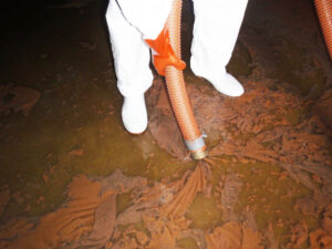 貯湯槽汚泥吸引