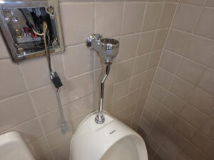 フラッシュバルブ交換.