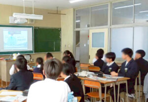 中学校での出前授業の様子